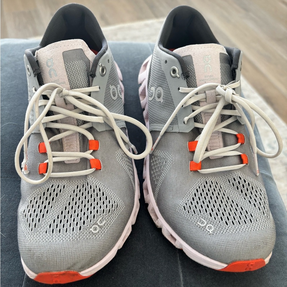 ON Cloud X sneakers- 7.5